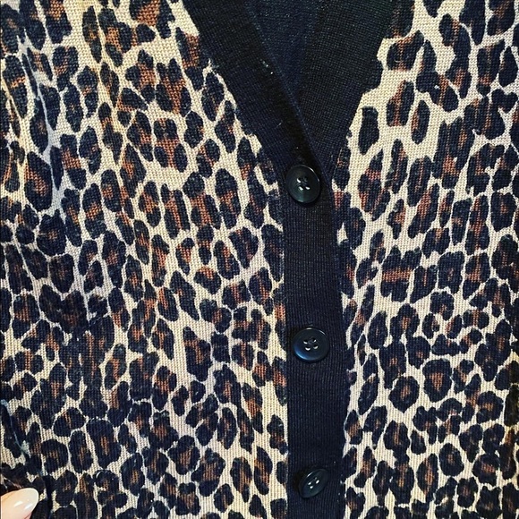 LORD AND TAYLOR LEPORS CARDIGAN - Picture 3 of 4